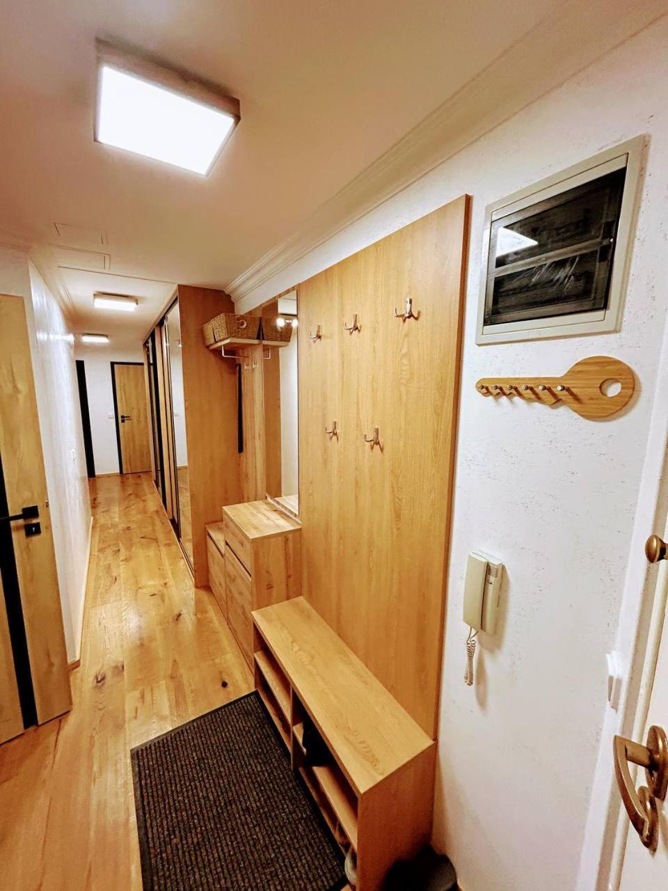 Light & Wood Design - 89 M2 In Praha