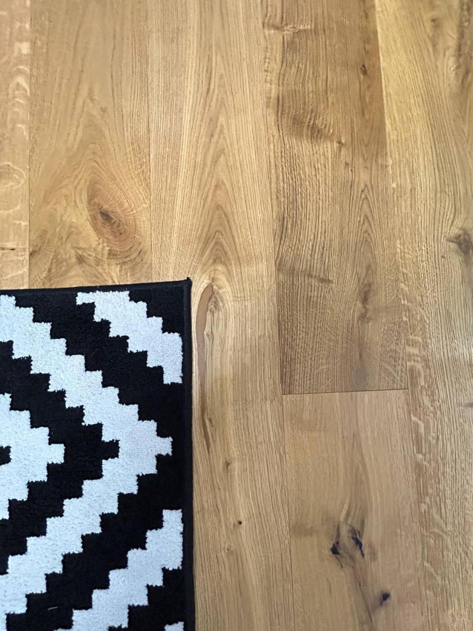 Light & Wood Design - 89 M2 In * Praha