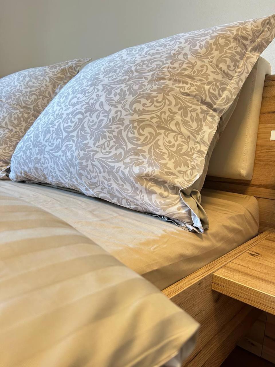 Apartmán Light & Wood Design - 89 M2 In *