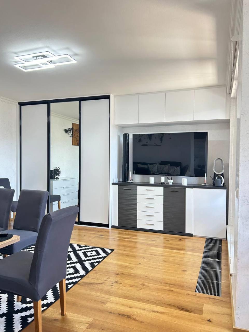 Light & Wood Design - 89 M2 In Apartmán Praha