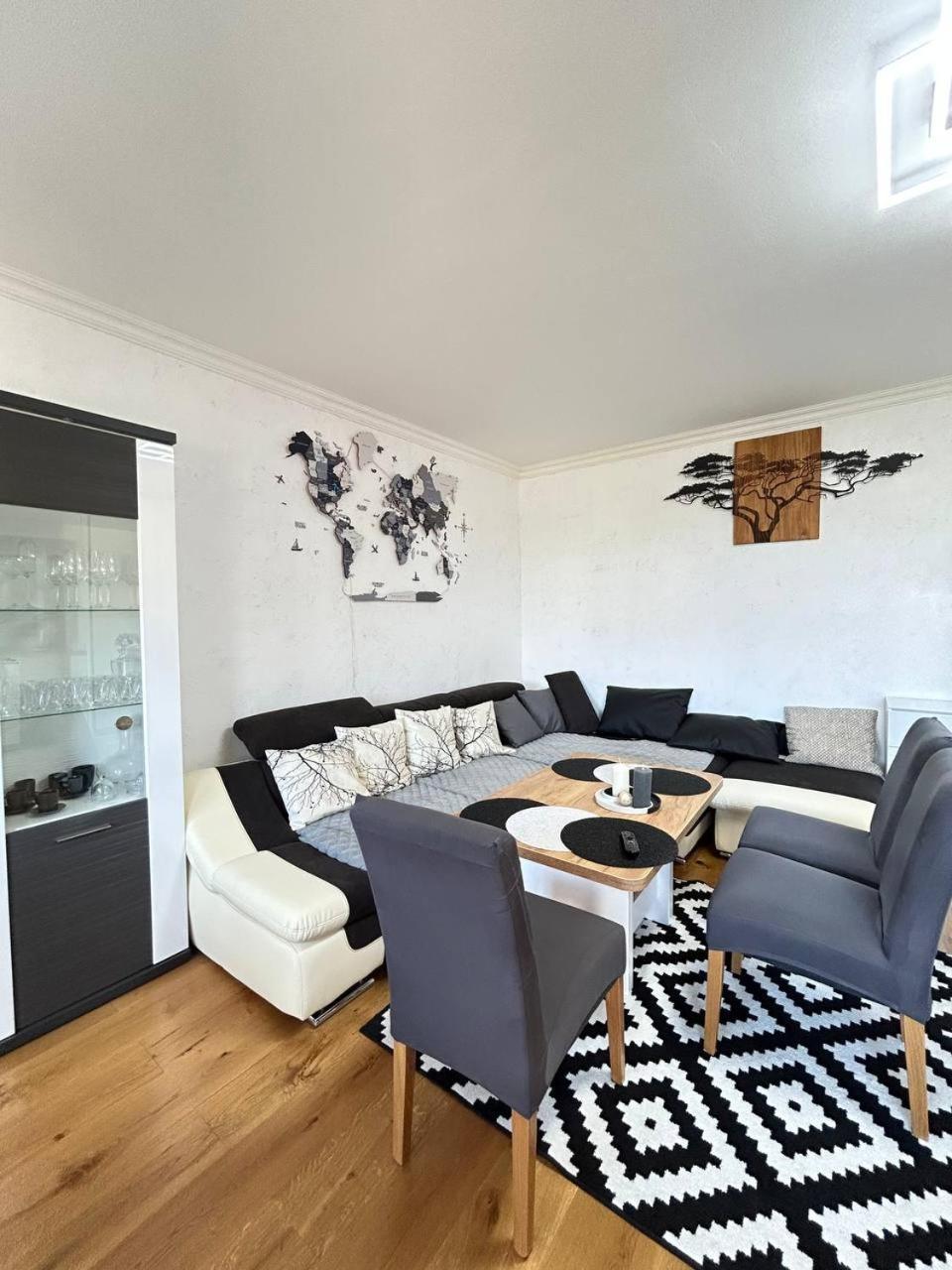 Light & Wood Design - 89 M2 In Apartmán *