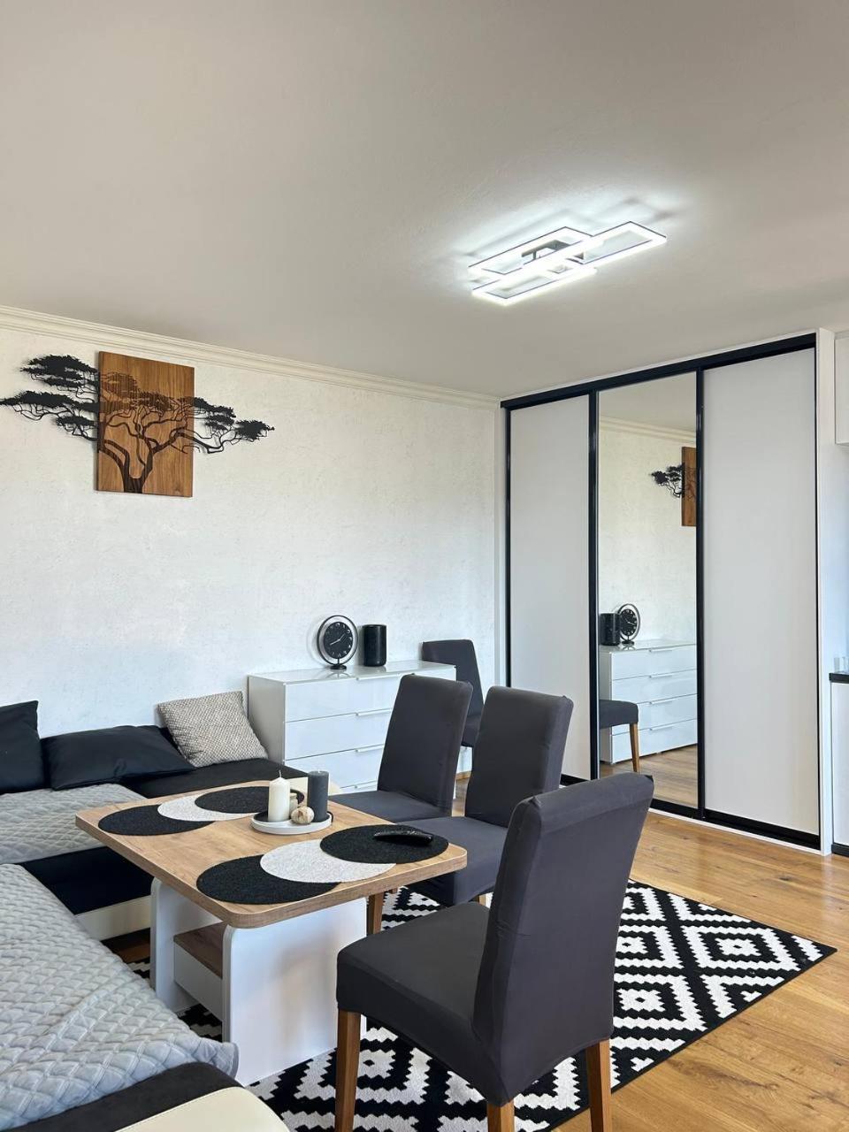 Light & Wood Design - 89 M2 In Apartmán Praha