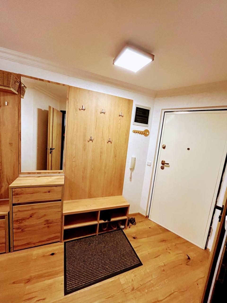 Light & Wood Design - 89 M2 In Apartament Praga