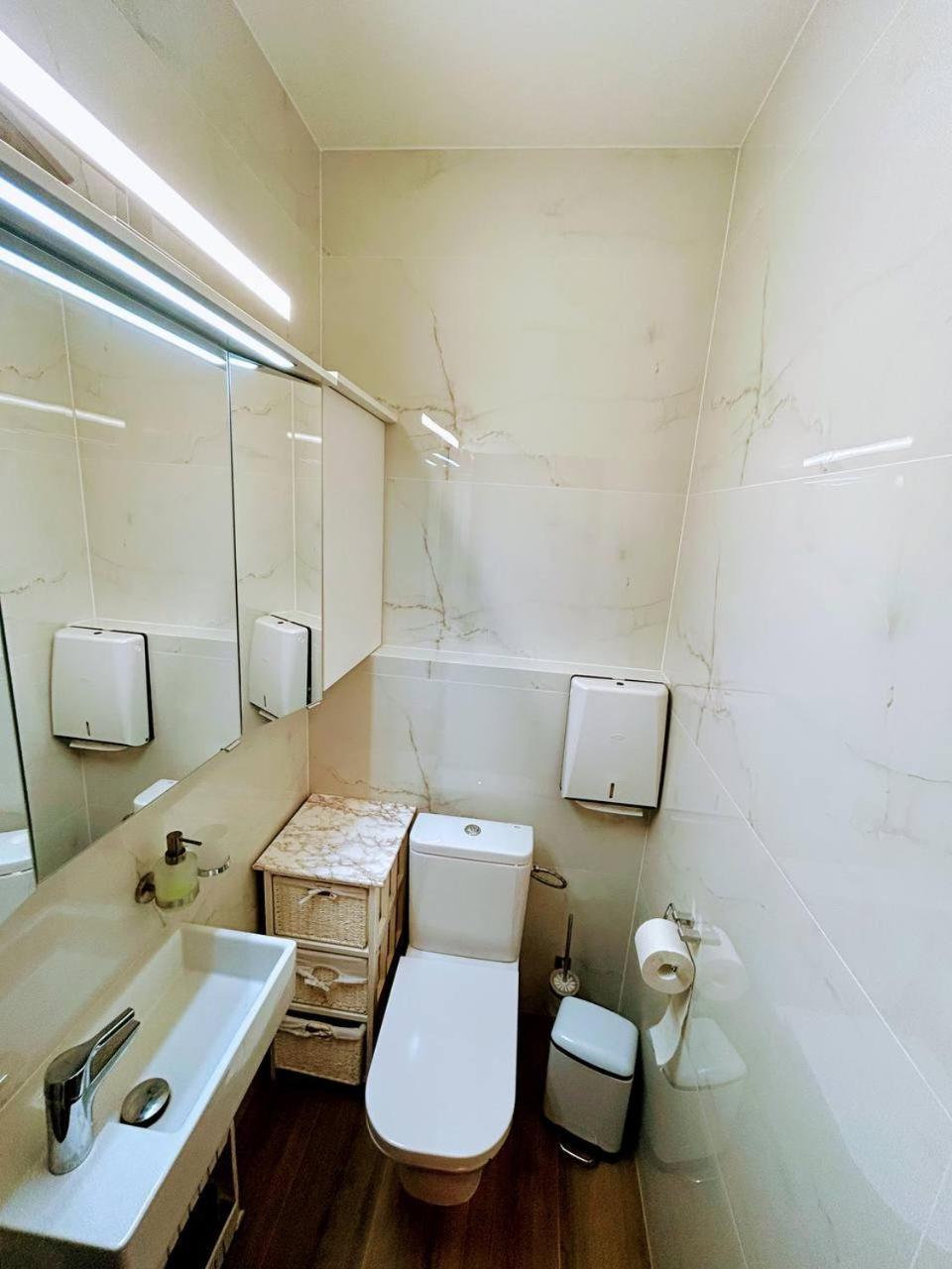 Apartament Light & Wood Design - 89 M2 In *