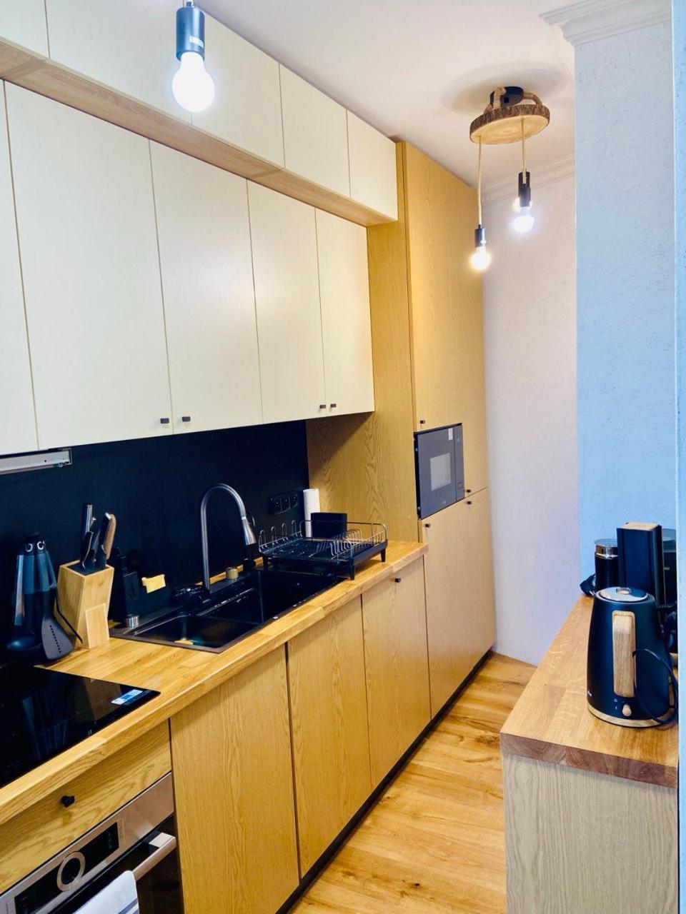Light & Wood Design - 89 M2 In Apartament Praga
