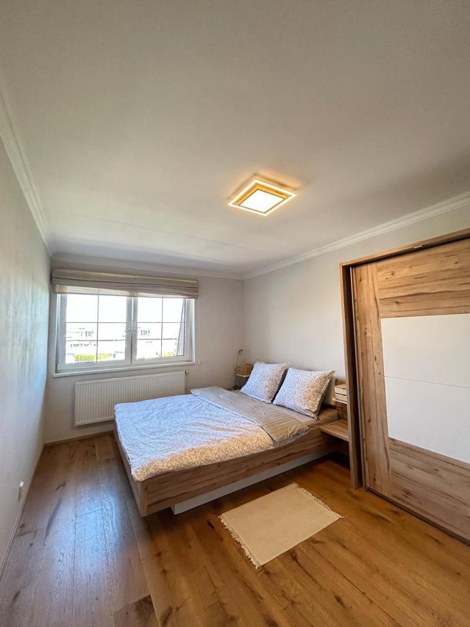Light & Wood Design - 89 M2 In Apartament Praga